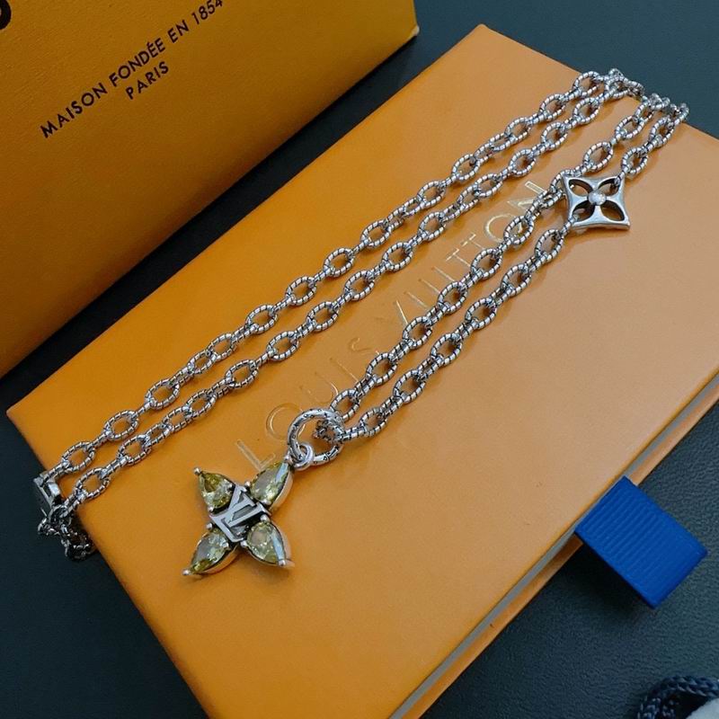 LV Necklace 02lyr15